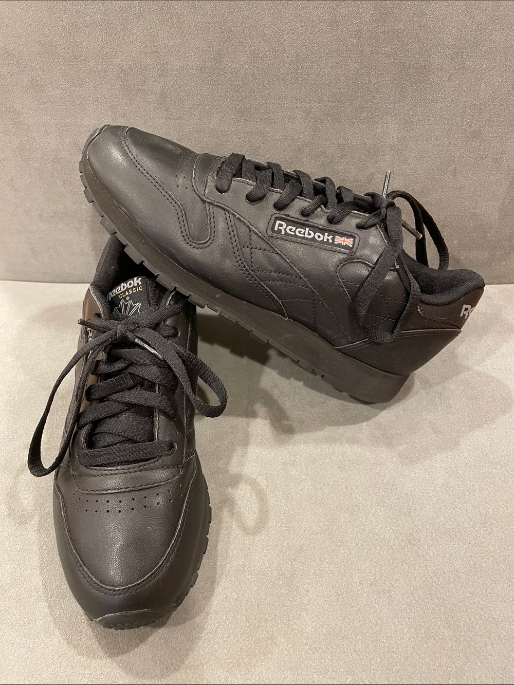 Reebok Classic Men's Size 7.5 All Black Leather Low-Top Sneakers